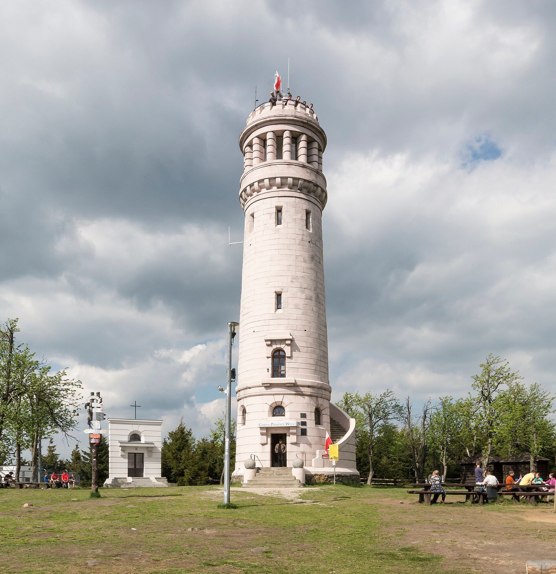 Wieża widokowa, atrakcja w pobliżu dworca Andrychów