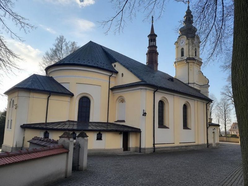 Kościół św. Macieja Apostoła w Andrychowie, atrakcja w pobliżu dworca Andrychów