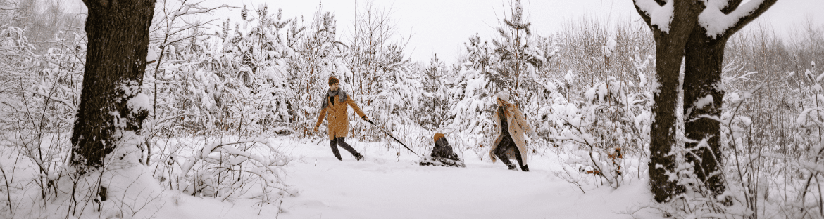 children with parents in the park in winter - mazowieckie holidays 2025 dates