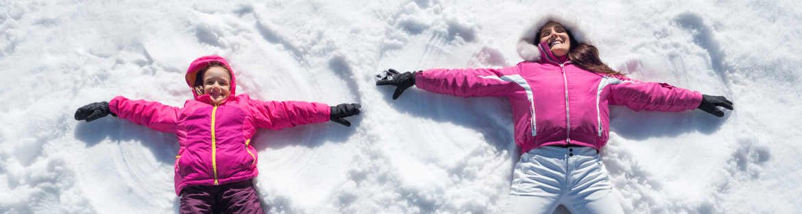 mum and child in the snow - when are the holidays in małopolska?