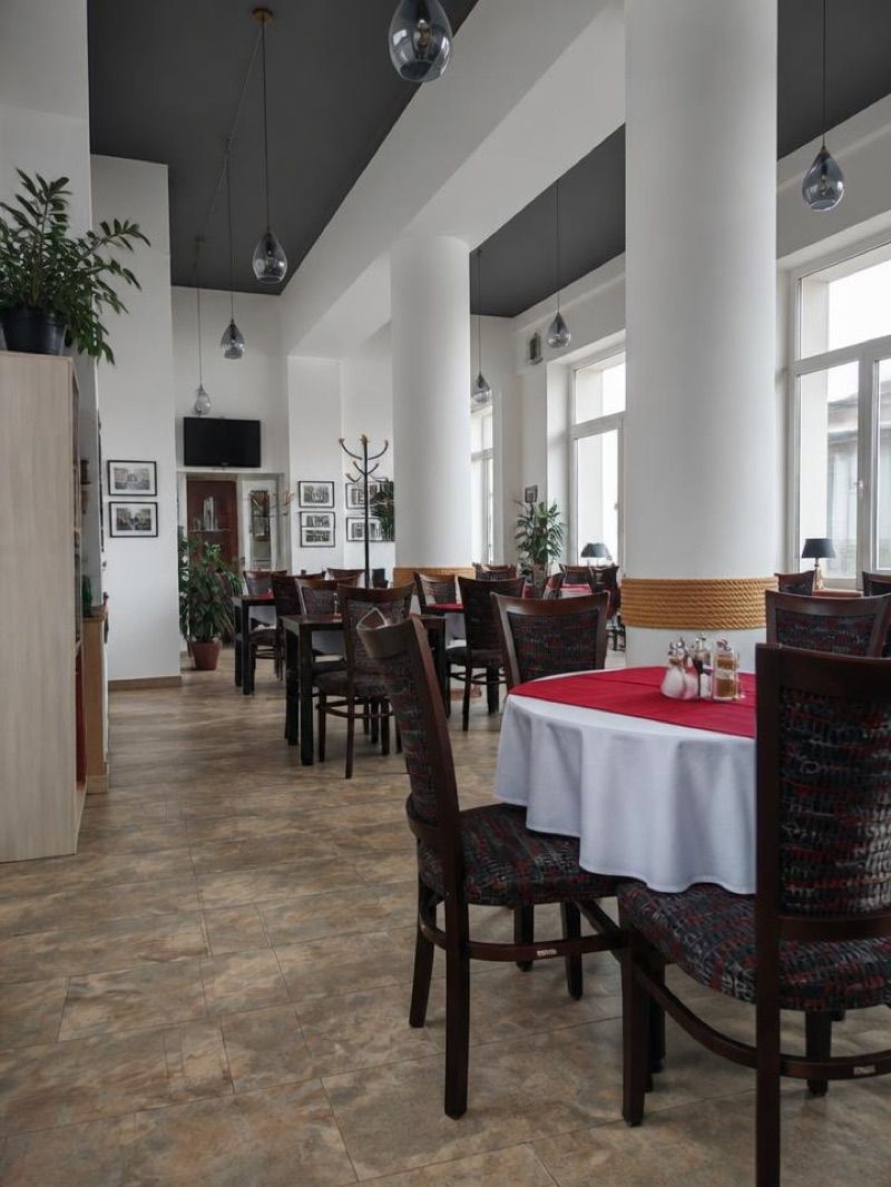 Restaurace a kavárna na náměstí, okolice dworca Bohumin