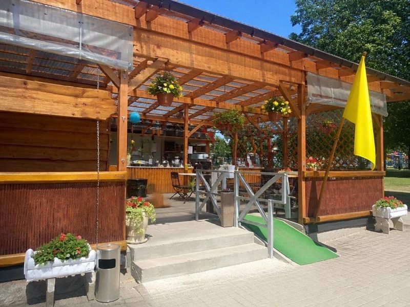 Nalesnikarnia Marta I Smazalnia U Rybaka, near Chałupy station