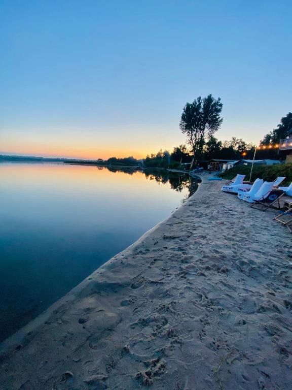 Małe Morze, place to stay near Chałupy station