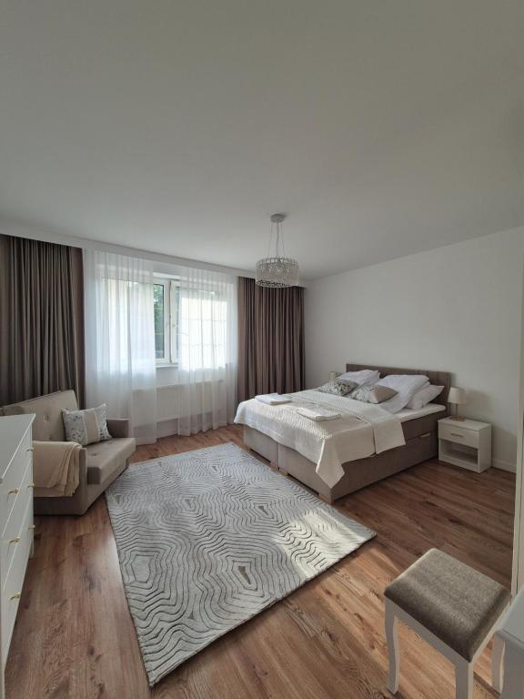 Apartament Pod Kamienną Bramą, place to stay near Chojnice station