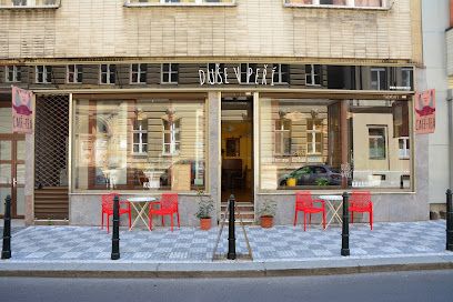 Duse v peri, near Praha hlavní nádraží station