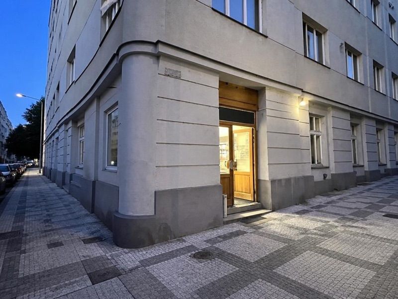 Žabka, sklep przy dworcu Praha hlavní nádraží