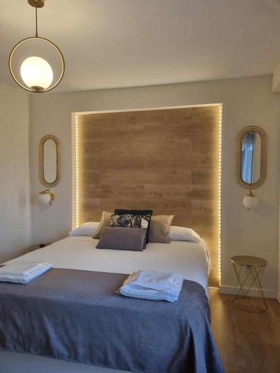 La Parada de la Estacion con parking, place to stay near Zaragoza - Delicias station