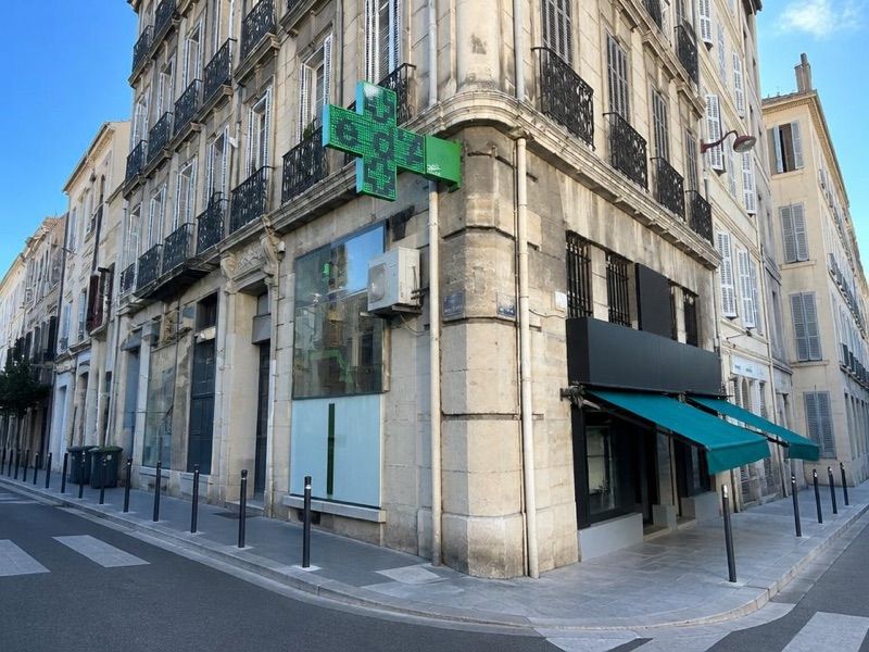 Pharmacie De La Porte d'Aix, sklep przy dworcu Marseille-St-Charles