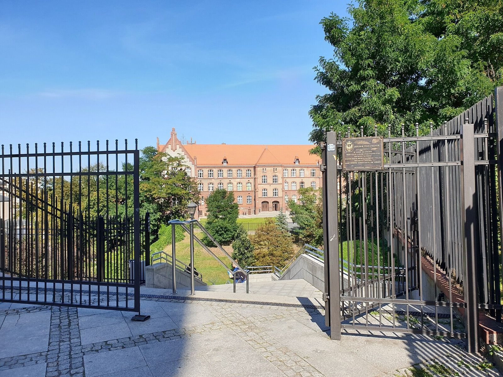 Dolina Pojednania, atrakcja w pobliżu dworca Gniezno