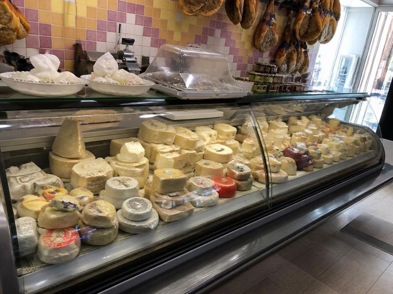 CONAD CITY, sklep przy dworcu Salerno, Stazione di Salerno
