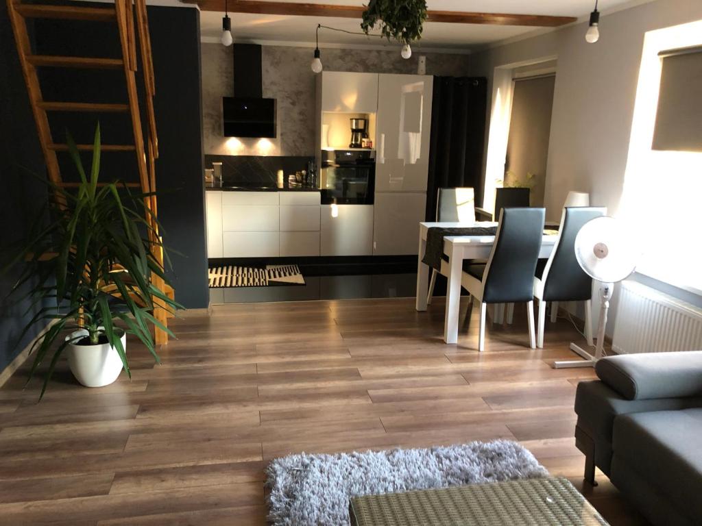 Apartament Moniuszki, place to stay near Kędzierzyn-Koźle station