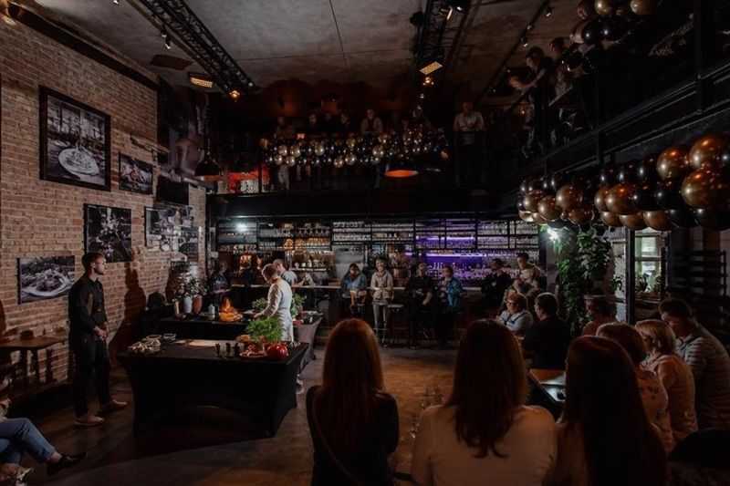 Cech. Restauracja, okolice dworca Kudowa-Zdrój