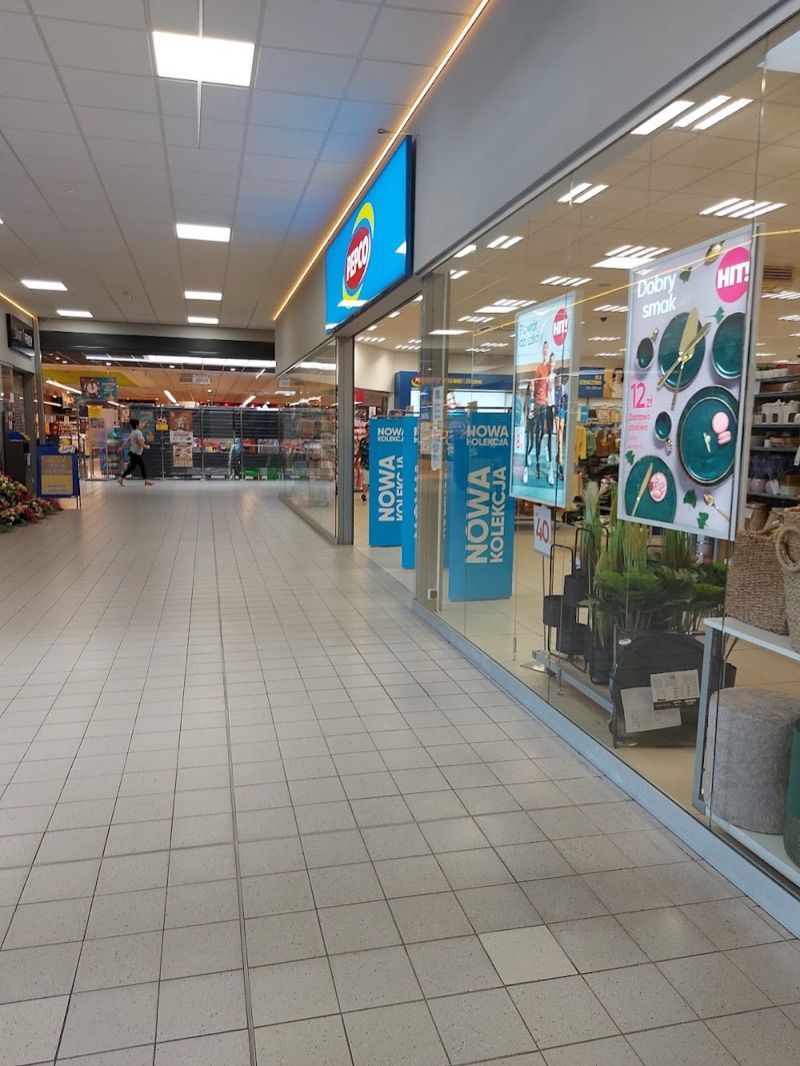 Pasaż Zatorze, shopping mall near Leszno station
