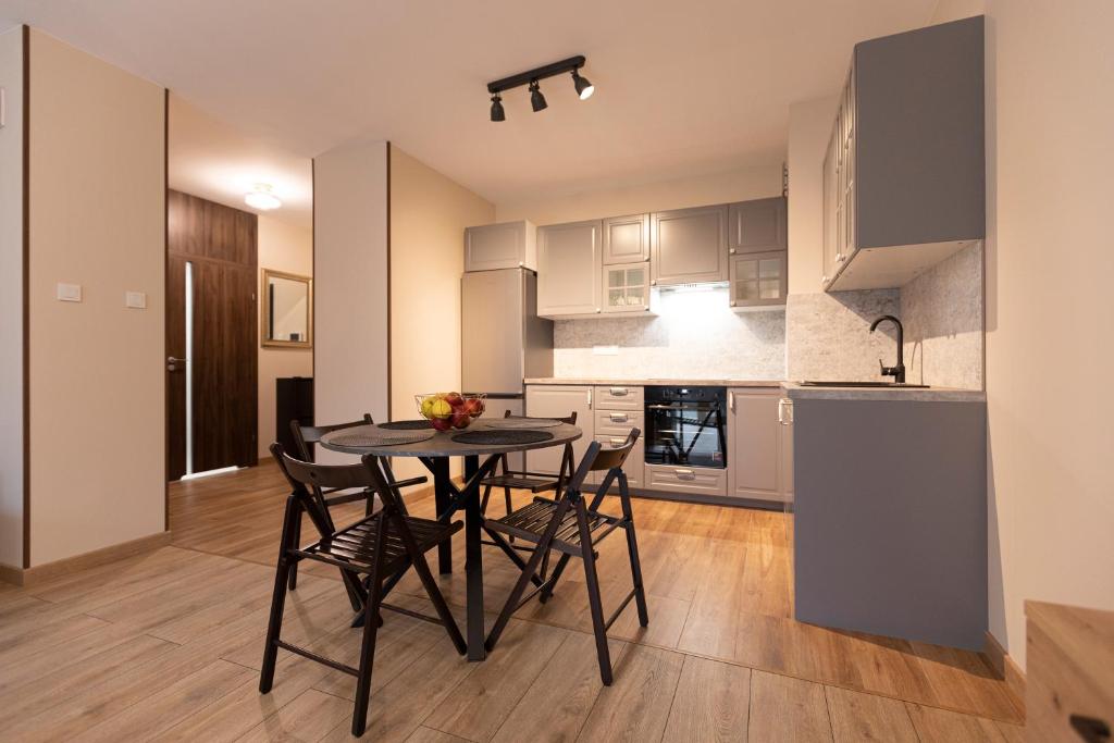 Apartament Henry - Bezpłatny garaż - Dostęp na kod - FV, place to stay near Łodź Fabryczna station