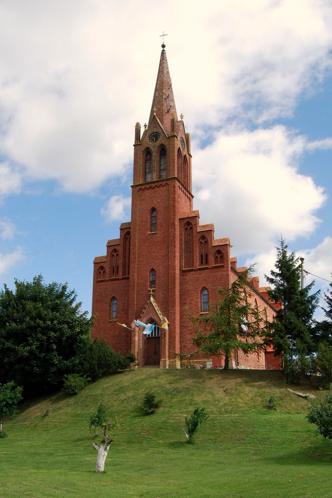 Kościół pw. Matki Bożej Jasnogórskiej, atrakcja w pobliżu dworca Łódź Widzew
