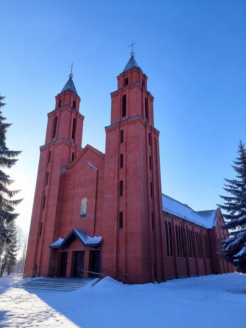 Parafia Rzymskokatolicka pw. NMP Matki Kościoła, atrakcja w pobliżu dworca Łuków