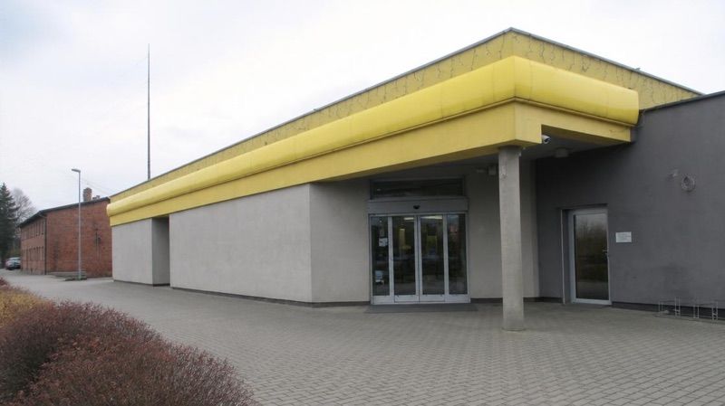 Lewiatan, sklep przy dworcu Łuków