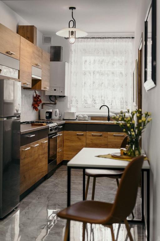 Apartament Miodownik, place to stay near Międzylesie station