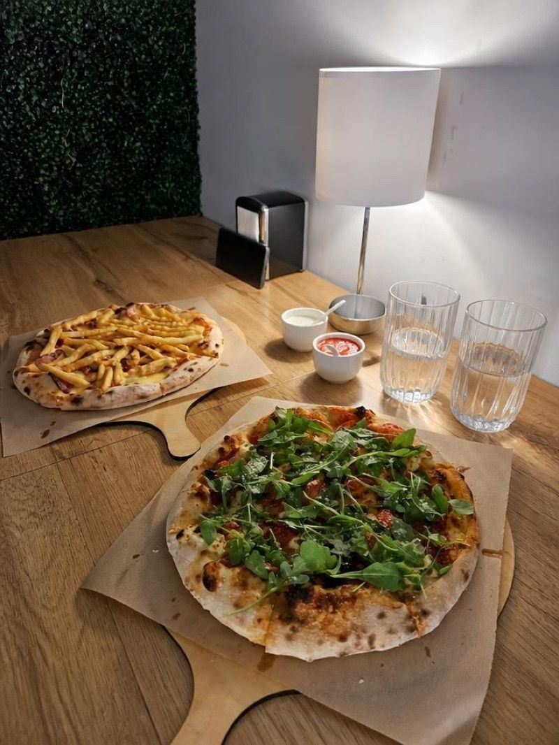Na Okrągło Pizzeria, near Morąg station