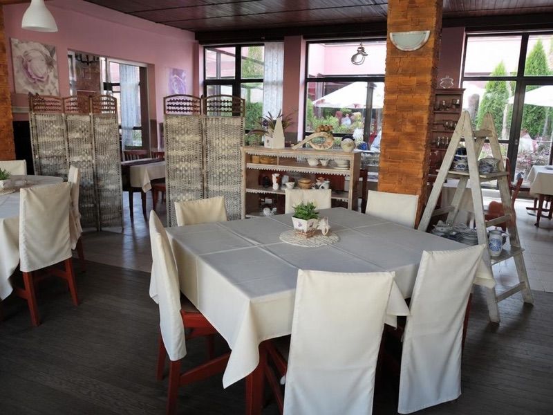 Rycerska. Restauracja. Michałek M., okolice dworca Nowa Ruda