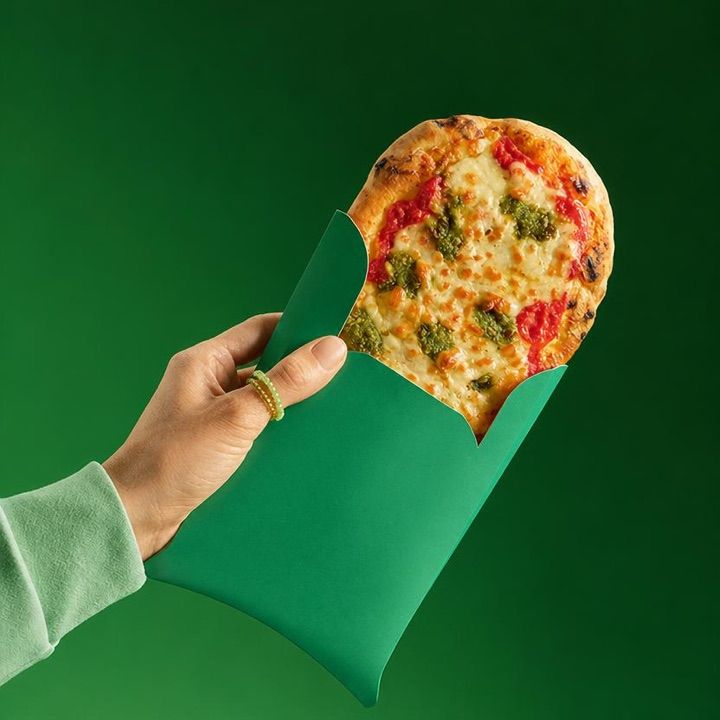 Żabka | Prosto z pieca, okolice dworca Nowa Ruda