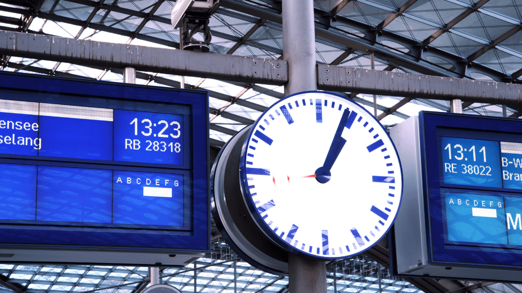Regiojet railway station clock