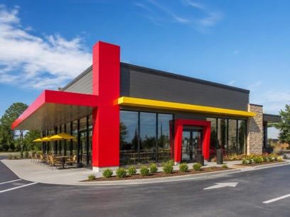 Restauracja McDonald's, okolice dworca Ozimek