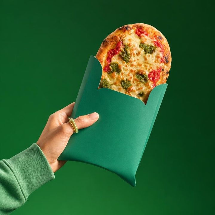 Żabka | Prosto z pieca, okolice dworca Ozimek