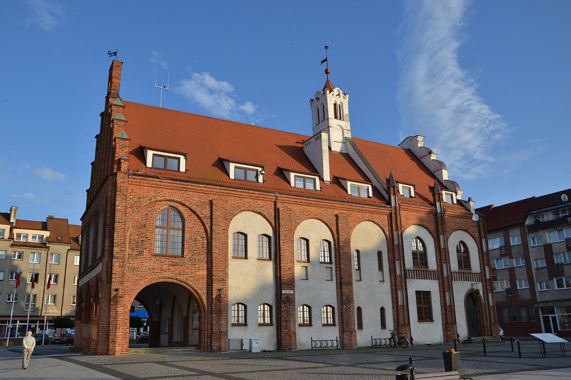 Gotycki ratusz, atrakcja w pobliżu dworca Pasłęk