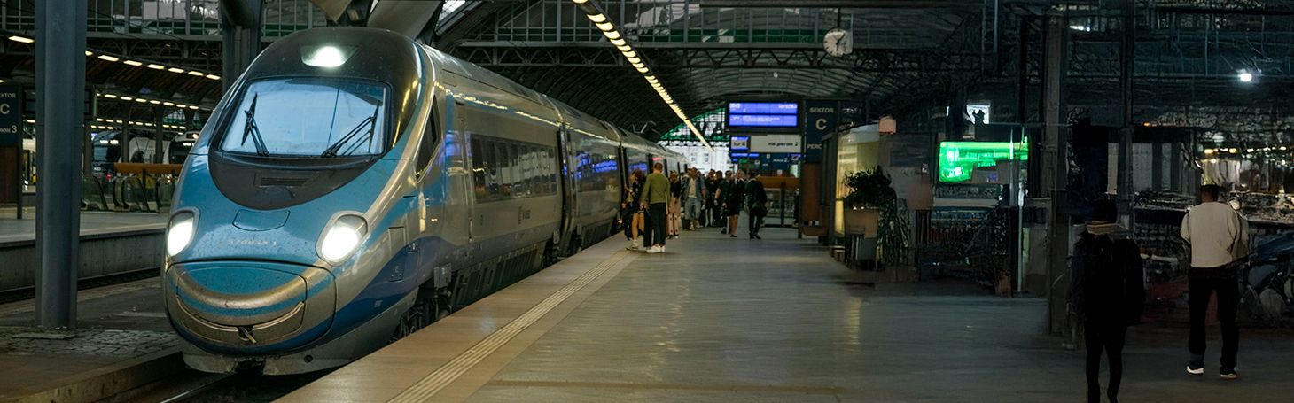 Pendolino inside - differences between 1st and 2nd class Pendolino train