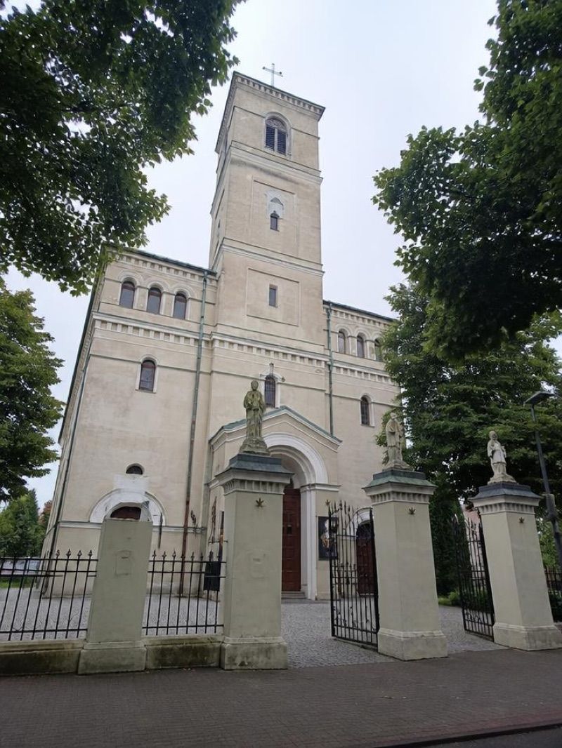 Kościół Najświętszego Zbawiciela w Pleszewie, atrakcja w pobliżu dworca Pleszew