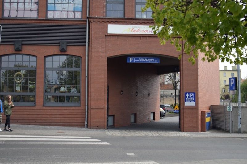 Zamkowa Shop & Office, shopping mall near Pleszew station