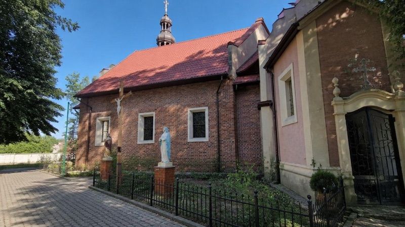 Kościół pw. Najświętszej Maryi Panny Królowej Polski w Sieradzu, atrakcja w pobliżu dworca Sieradz