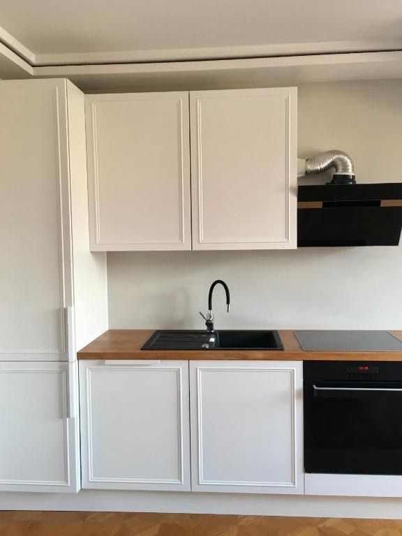 Apartament Batorego, place to stay near Skierniewice station