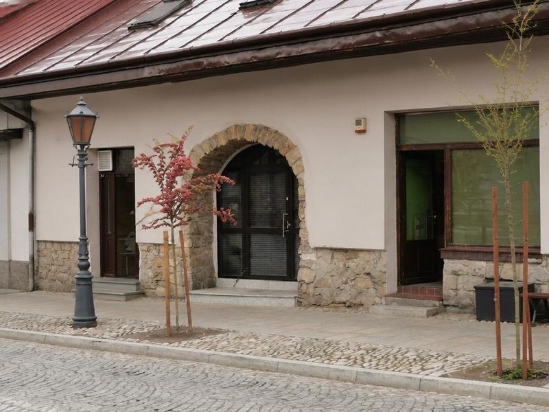 Żabka | Prosto z pieca, okolice dworca Stary Sącz