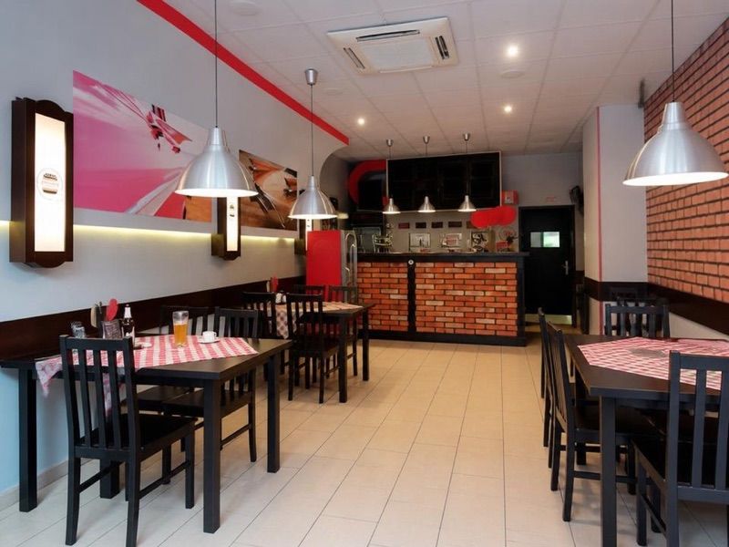 BURGER AND MORE, near Strzelce Opolskie station