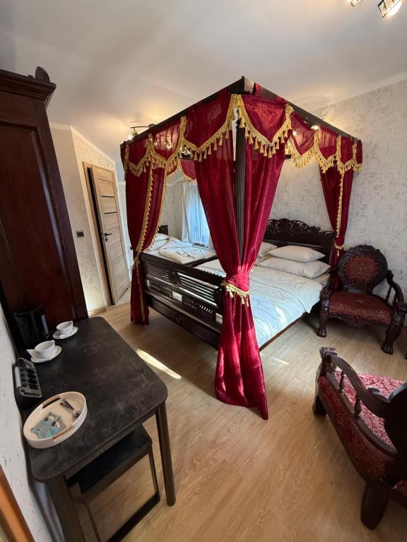 Tadż Mahal Apartament, place to stay near Sulechów station