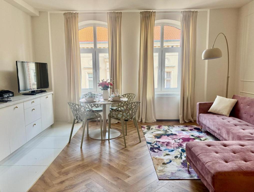 Apartamenty Śródmiejska, place to stay near Świebodzin station