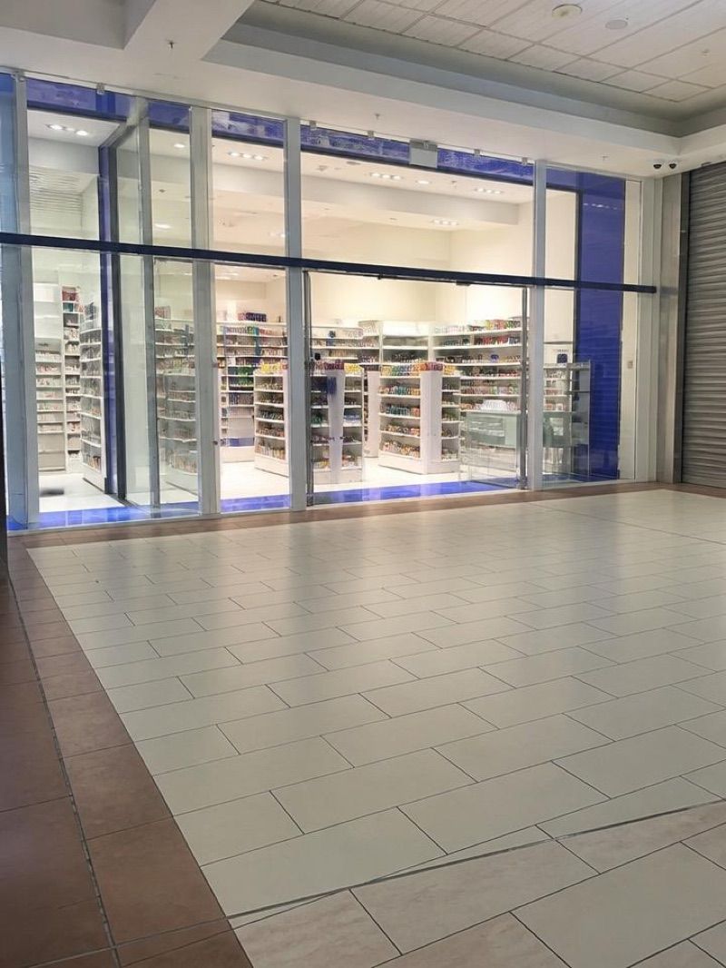 Super-Pharm Apteka, sklep przy dworcu Warszawa Służewiec