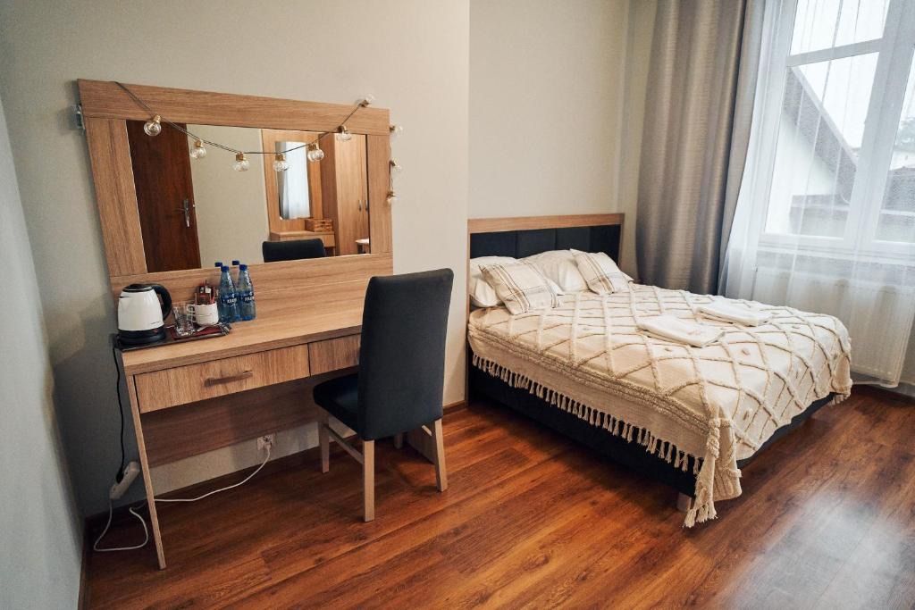 Hotel Lilia, place to stay near Włoszczowa station