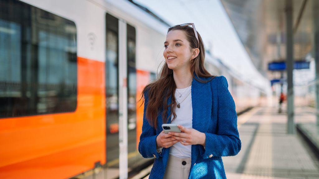 How much does it cost to travel by train to Nowy Targ? Carrier price overview Woman standing on the platform in Nowy Targ