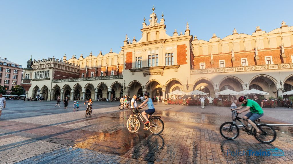 Sukiennice: The Commercial Heart of Krakow Sukiennice: The Commercial Heart of Krakow