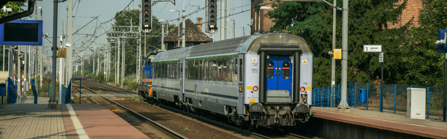Where is the car number on a PKP Intercity train? Intercity train on the platform