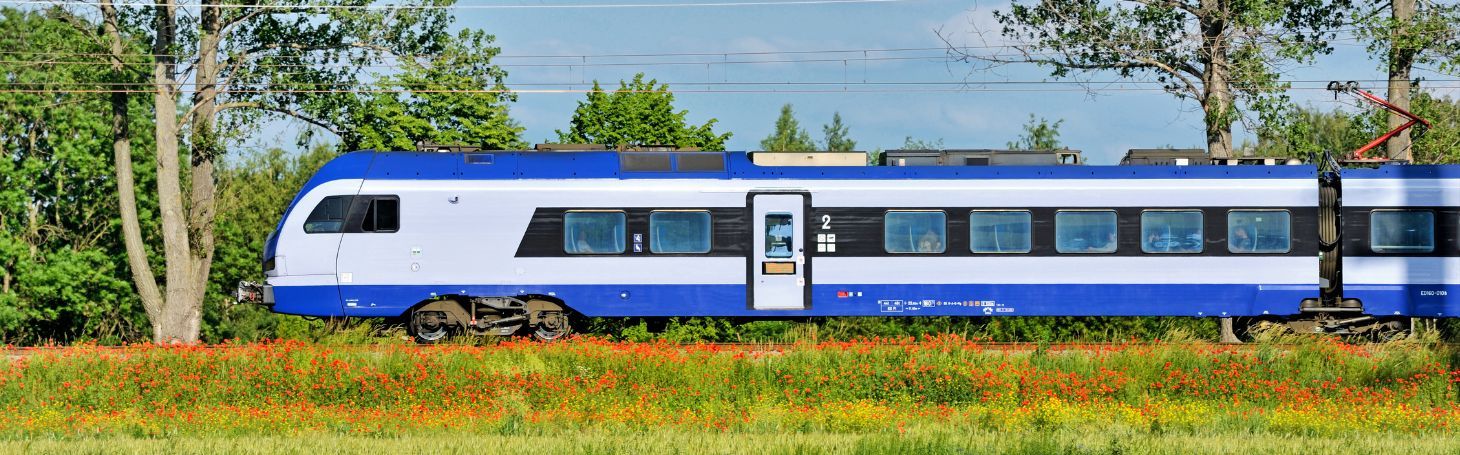 1st or 2nd class on an Intercity train? Comparison, differences and opinions A moving train