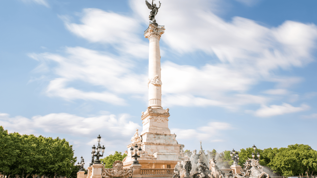 Monument to the Girondists on the Place de Cancons Monument to the Girondists on the Place de Cancons
