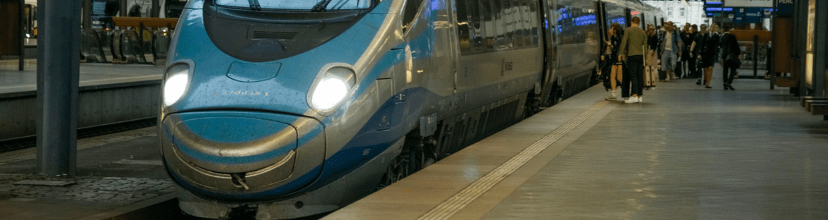 1st class on a pendolino train - what does it have to offer? Pendolino at the station
