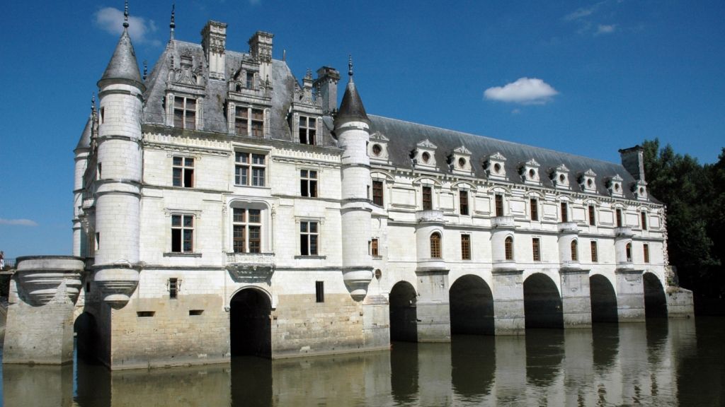 With a bicycle to the train The Loiret Castle