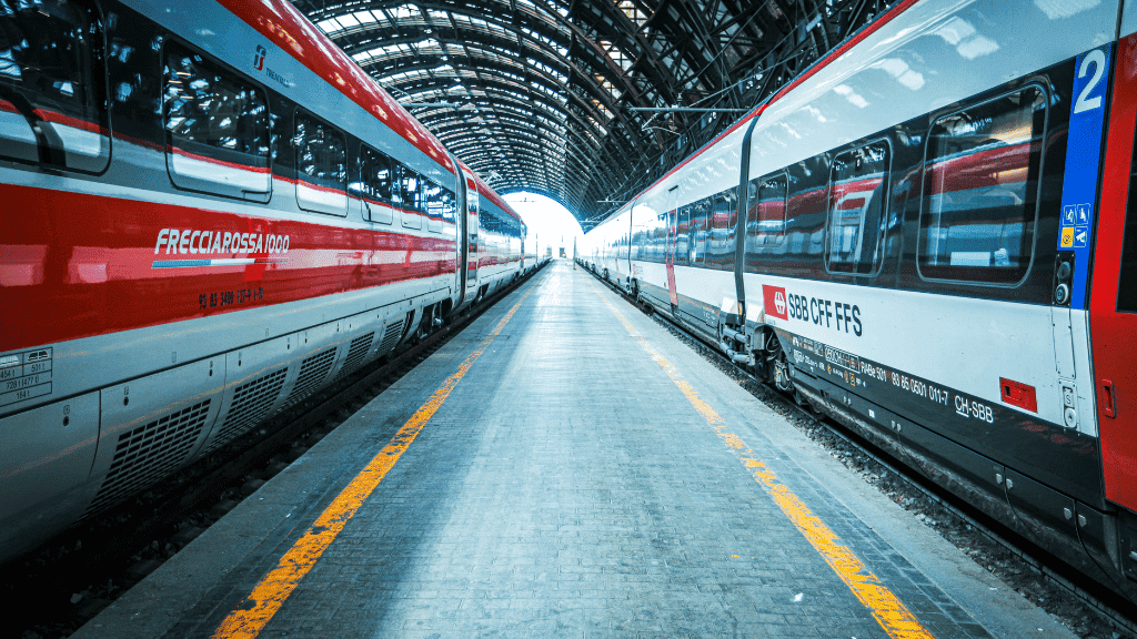 The most beautiful cities in Italy that you can reach by train Frecciarossa train on the platform
