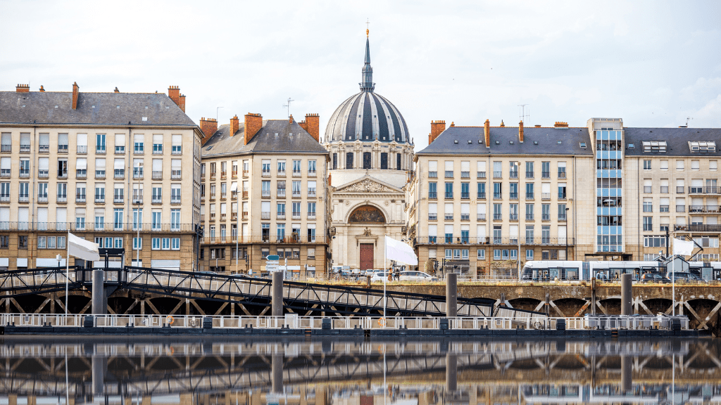 Notre-Dame de Bon-Port is a Roman Catholic basilica Notre-Dame de Bon-Port is a Roman Catholic basilica