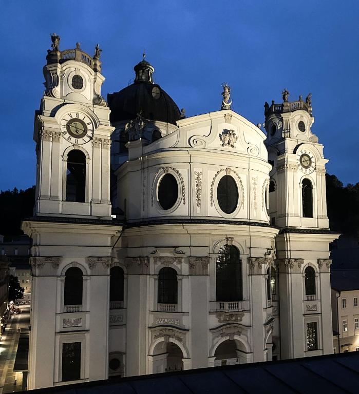 Salzburg-Altstadt-Apartement, place to stay near Salzburg Hauptbahnhof station